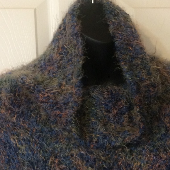 BCBGMaxAzria Sweaters - BCBG MaxAzria Plush sweater ❣️